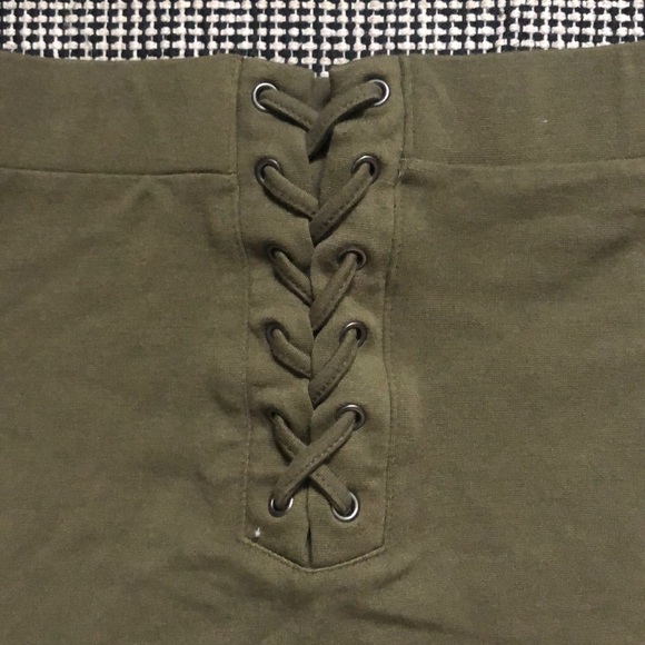 Forever 21 kaki lace skirt - Picture 2 of 3